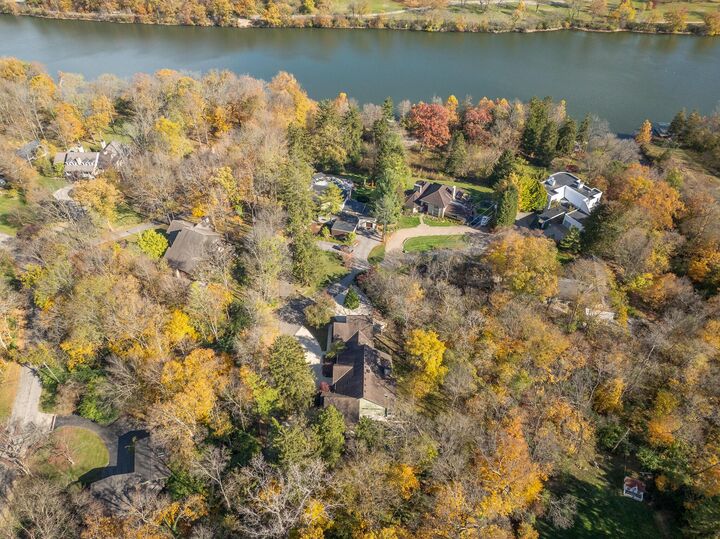 Property Photo:  3055 Carriage Lane  OH 43221 