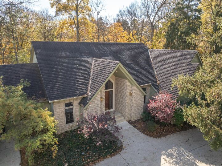 Property Photo:  3055 Carriage Lane  OH 43221 