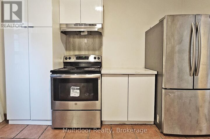 Property Photo:  260 Glebemount Avenue  ON M4C 3T8 