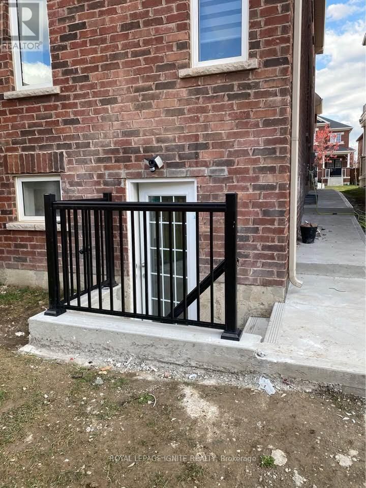 Property Photo: 509 Downes Jackson Heights Bsmt ON L9T 8W2