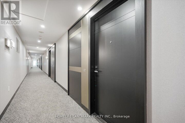 Property Photo:  29 Queens Quay East Th102  ON M5E 0A4 