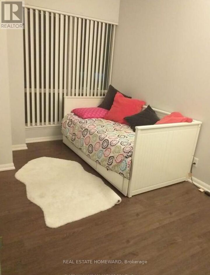 Property Photo:  18 Lee Centre Drive  ON M1H 3H5 