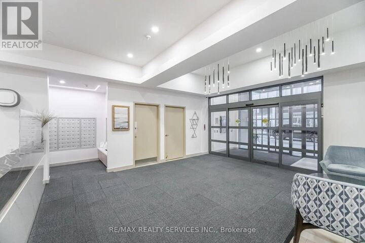 Property Photo:  140 Simcoe Street 1012  ON M5H 4E9 