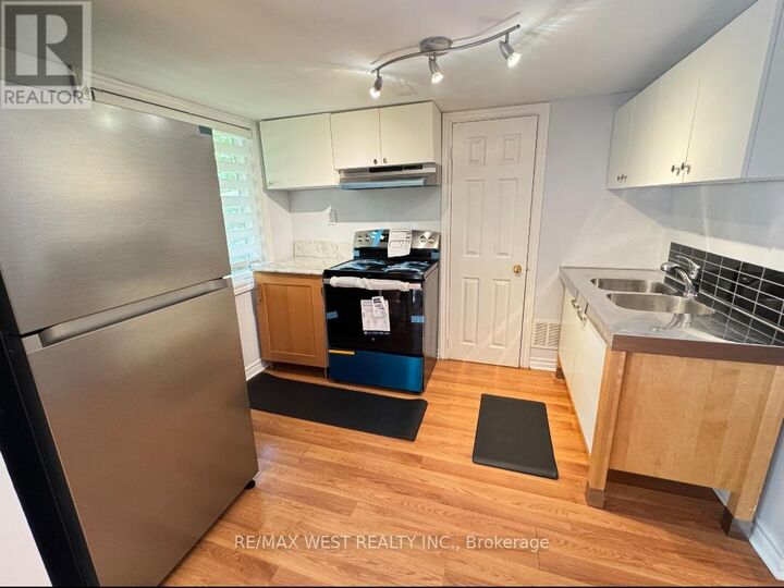 Property Photo:  43 Chiswick Crescent Basement  ON L4G 6P1 