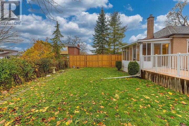 Property Photo:  835 Barnardo Avenue  ON K9H 5W1 