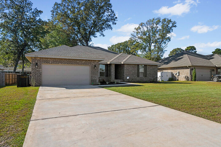 Property Photo:  5810 Crestlake Drive  FL 32536 
