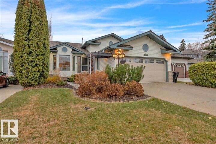 1144 Wedgewood Boulevard NW  Edmonton AB T6M 2L5 photo