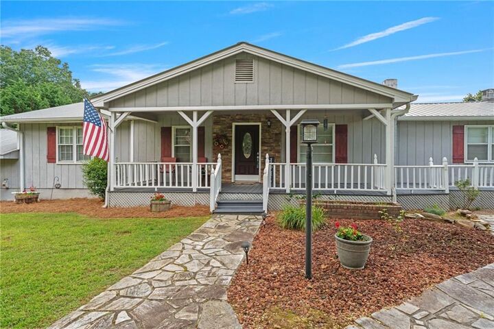 Property Photo:  404 Davis Road W  GA 30139 