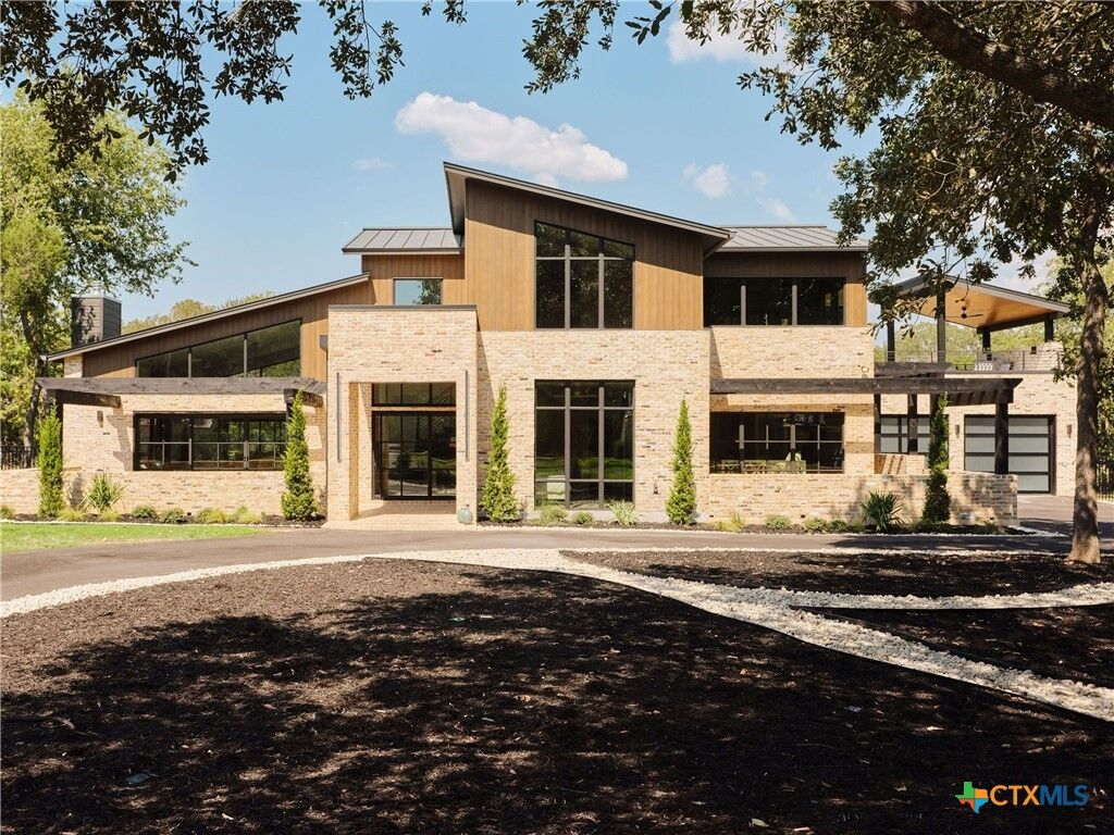 Property Photo:  353 Lakeview Boulevard  TX 78130 