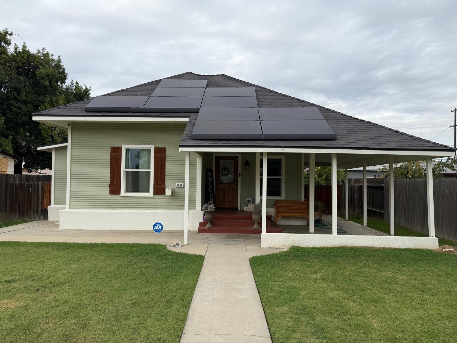 Property Photo:  1044 K Street  CA 93654 