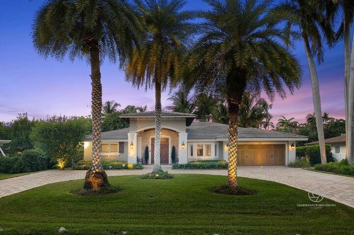 Property Photo: 707 NE 26 Ave. FL 33304