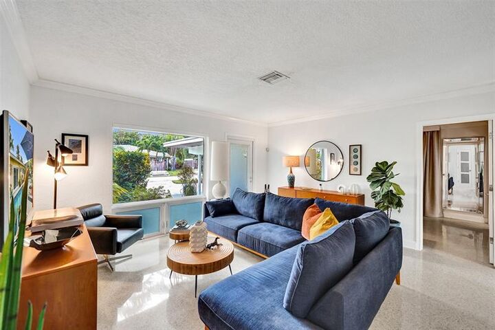 Property Photo: 3370 NE 17th Ave FL 33334