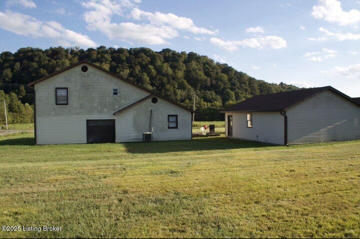 Property Photo: 2381 Knob Creek Rd KY 40165
