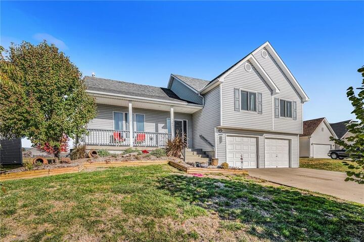 Property Photo:  1105 Baker Ridge Circle  MO 64079 