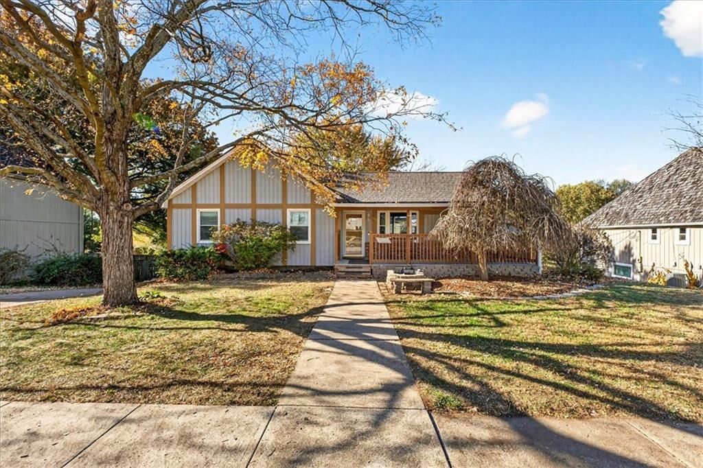 Property Photo: 317 Valley Road KS 66061