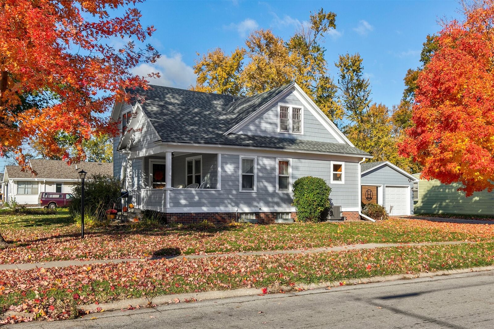 Property Photo: 920 S 5th Avenue E IA 50208