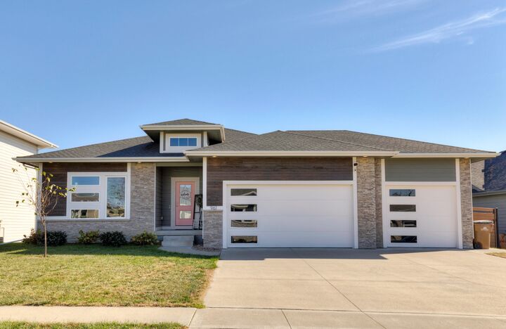 Property Photo:  961 Pelican Drive  IA 50226 