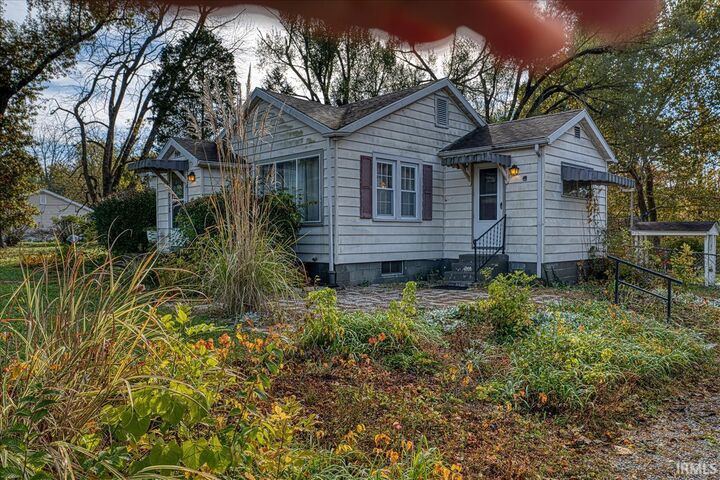 Property Photo: 1003 E Heerdink Avenue IN 47711