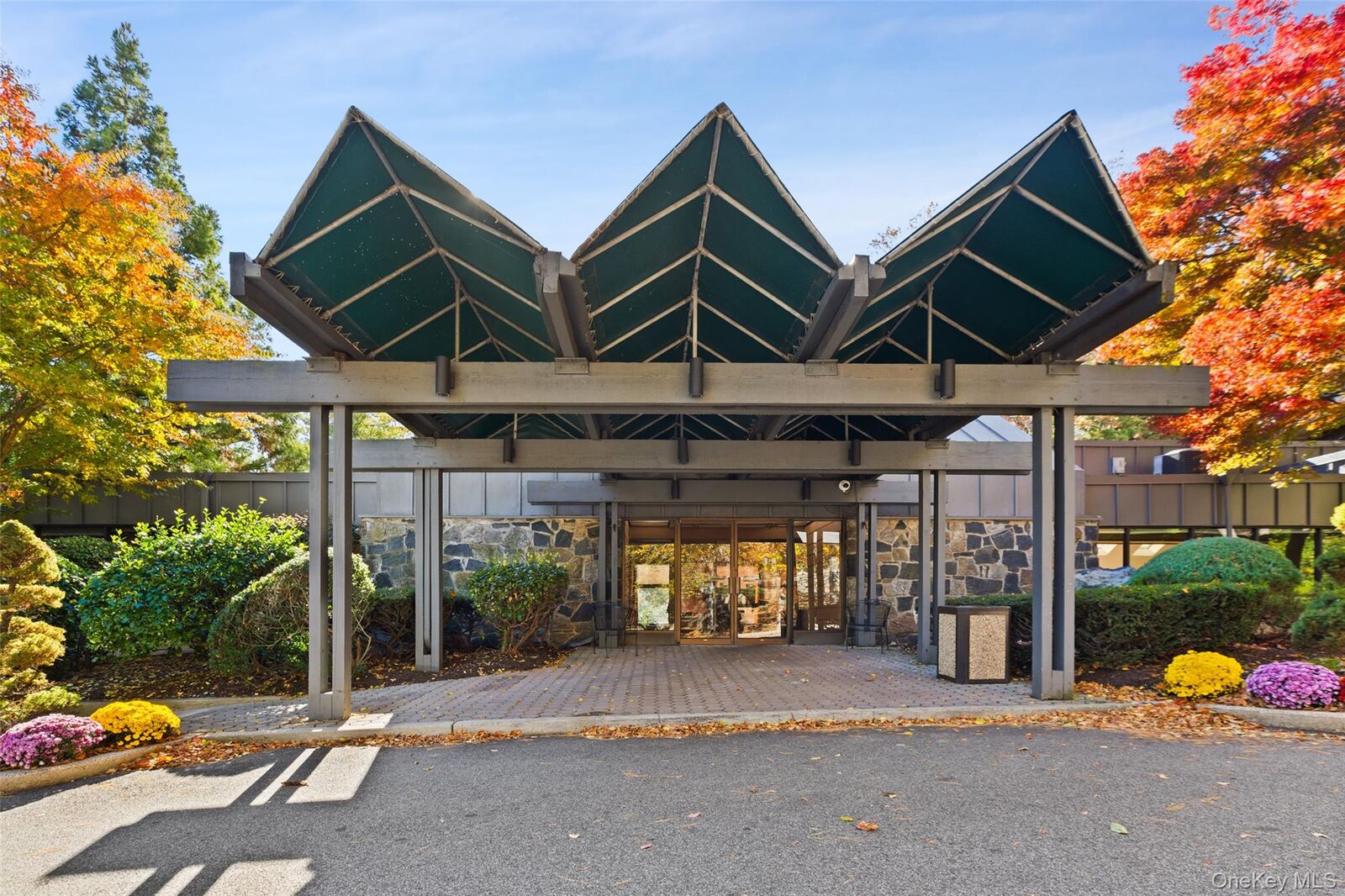 Property Photo:  2 Fountain Lane 1N  NY 10583 