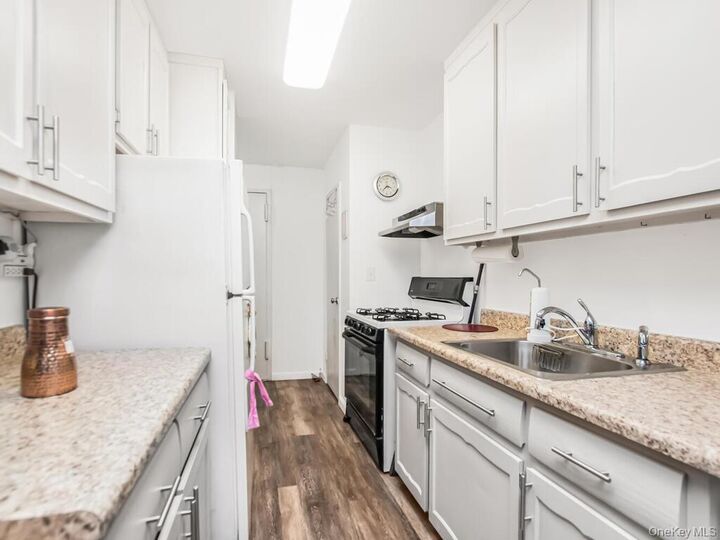 Property Photo: 1966 Newbold Avenue 505 NY 10472