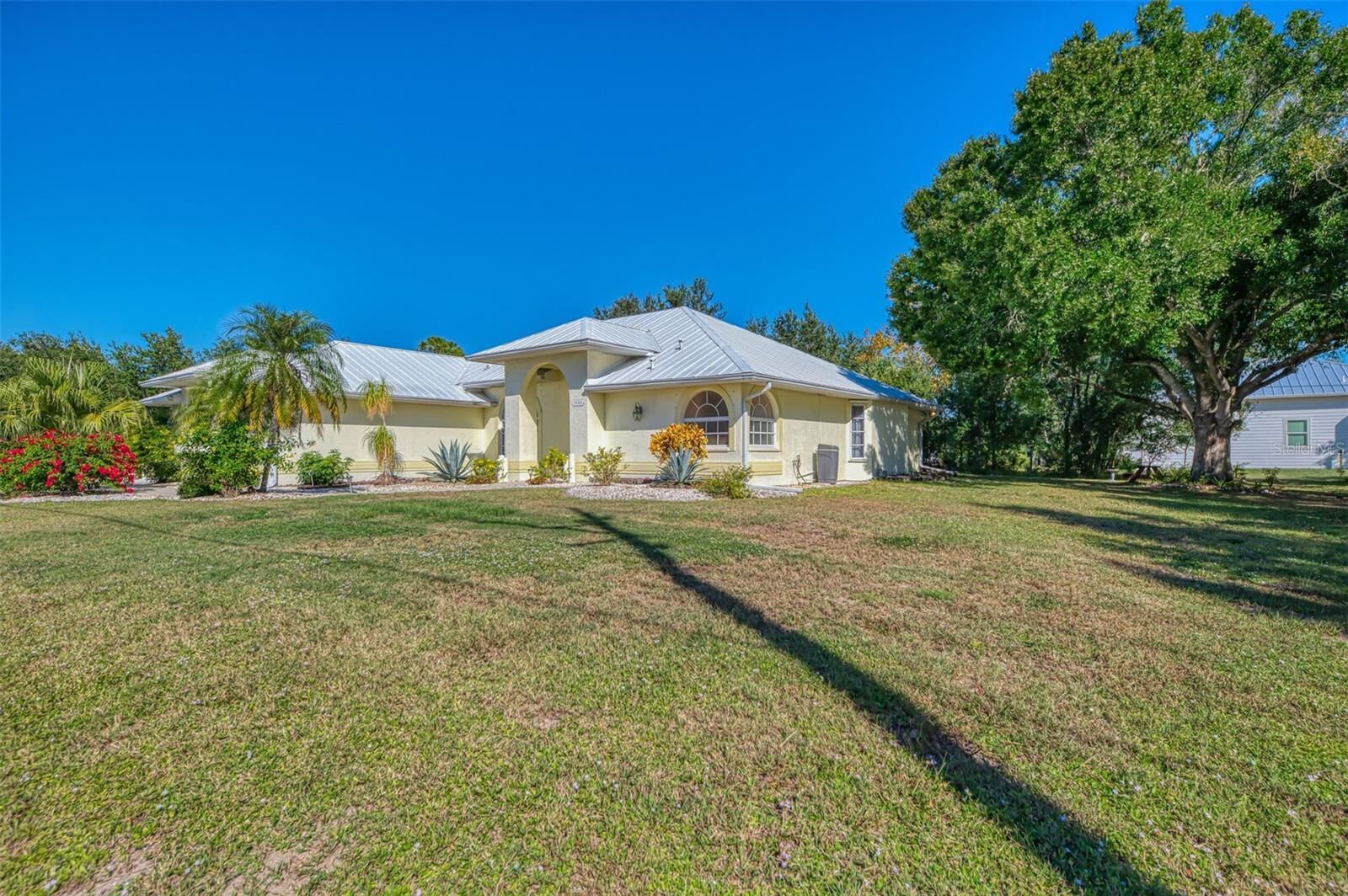 Property Photo: 2258 Broadpoint Drive FL 33983