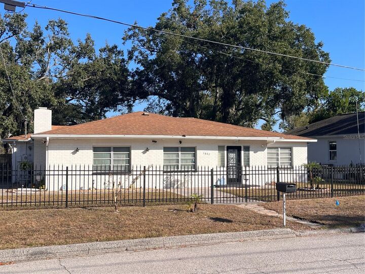 Property Photo: 1802 E Knollwood Street FL 33610