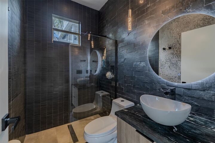 Property Photo:  8117 Hampton Glen Drive  FL 33647 