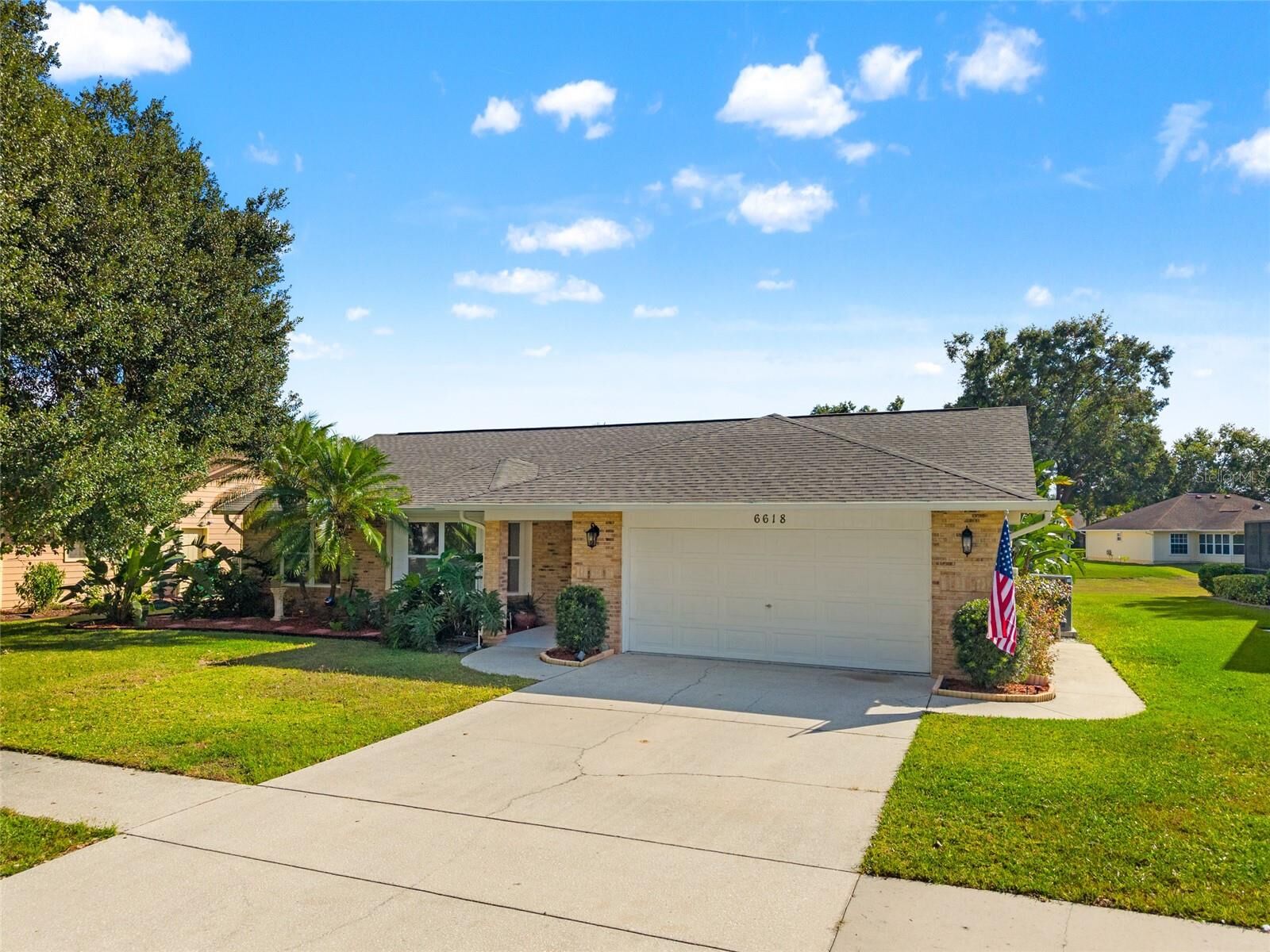 Property Photo: 6618 Foxmoor Drive FL 33542