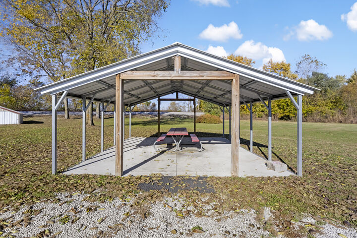 Property Photo: 1620 Jonesville Road IN 47201