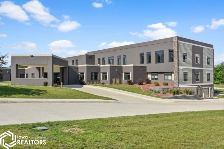 110 Rocksylvania Ave     Unit 201  Iowa Falls IA 50126 photo