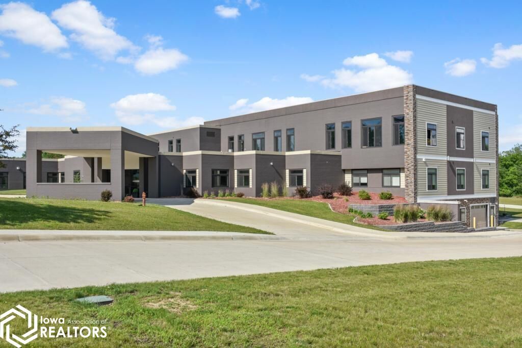 Property Photo:  110 Rocksylvania Ave     Unit 201  IA 50126 