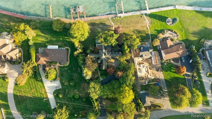 Property Photo: 49016 Pointe Lakeview Drive MI 48047