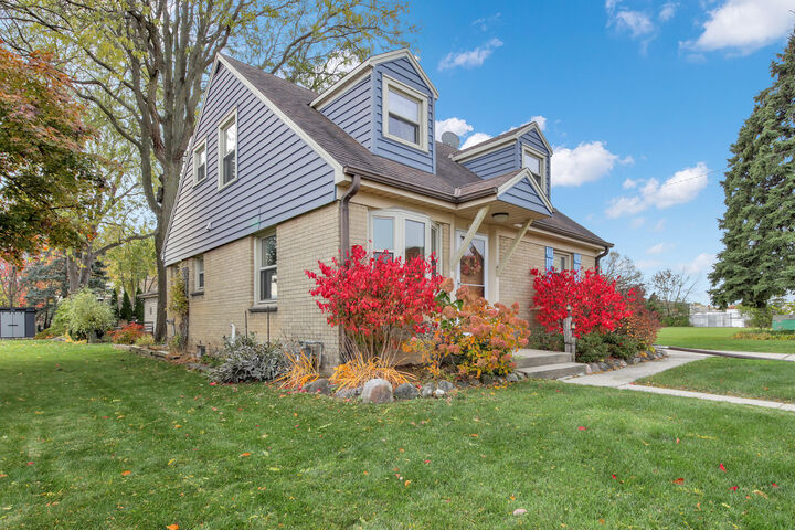 Property Photo: 12729 W Derby Pl WI 53007