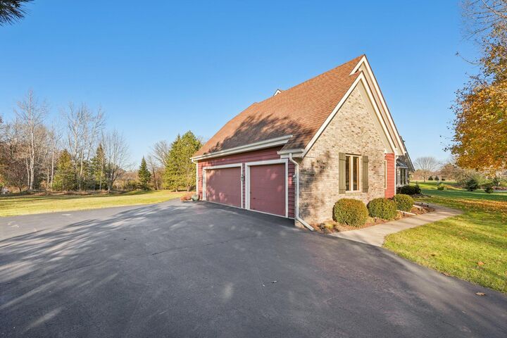 Property Photo: N73w26971 Kettle Cove Ln WI 53089