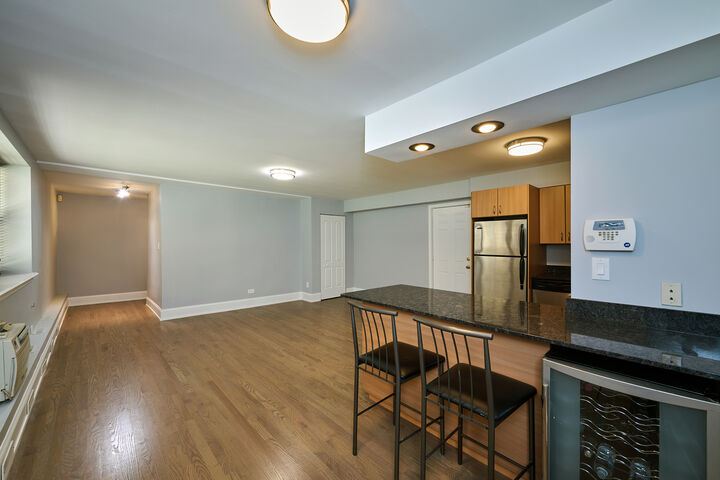 Property Photo:  2115 W Farwell Avenue 103  IL 60645 