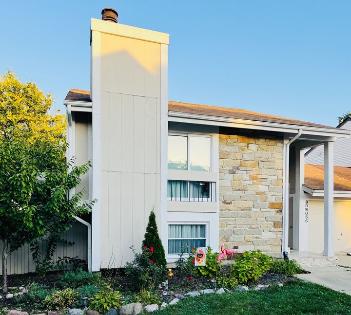 Property Photo:  30W056 Mulberry Court 056  IL 60555 