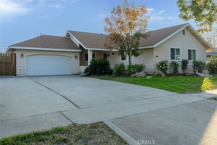 Property Photo:  1033 W Norwich  CA 93705 