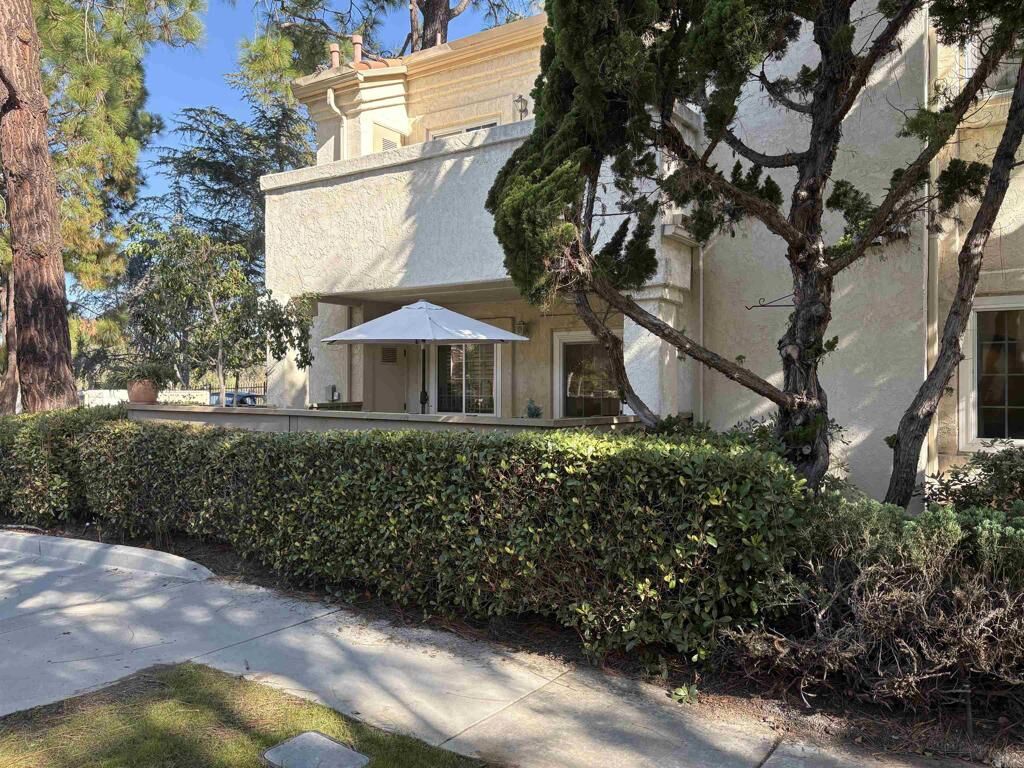 Property Photo:  1050 La Tortuga Drive 5  CA 92081 