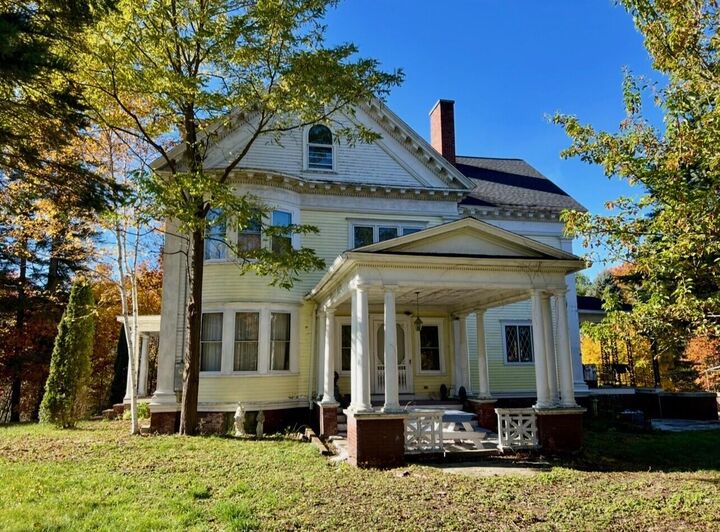 Property Photo:  405 Pine Street  ME 04276 