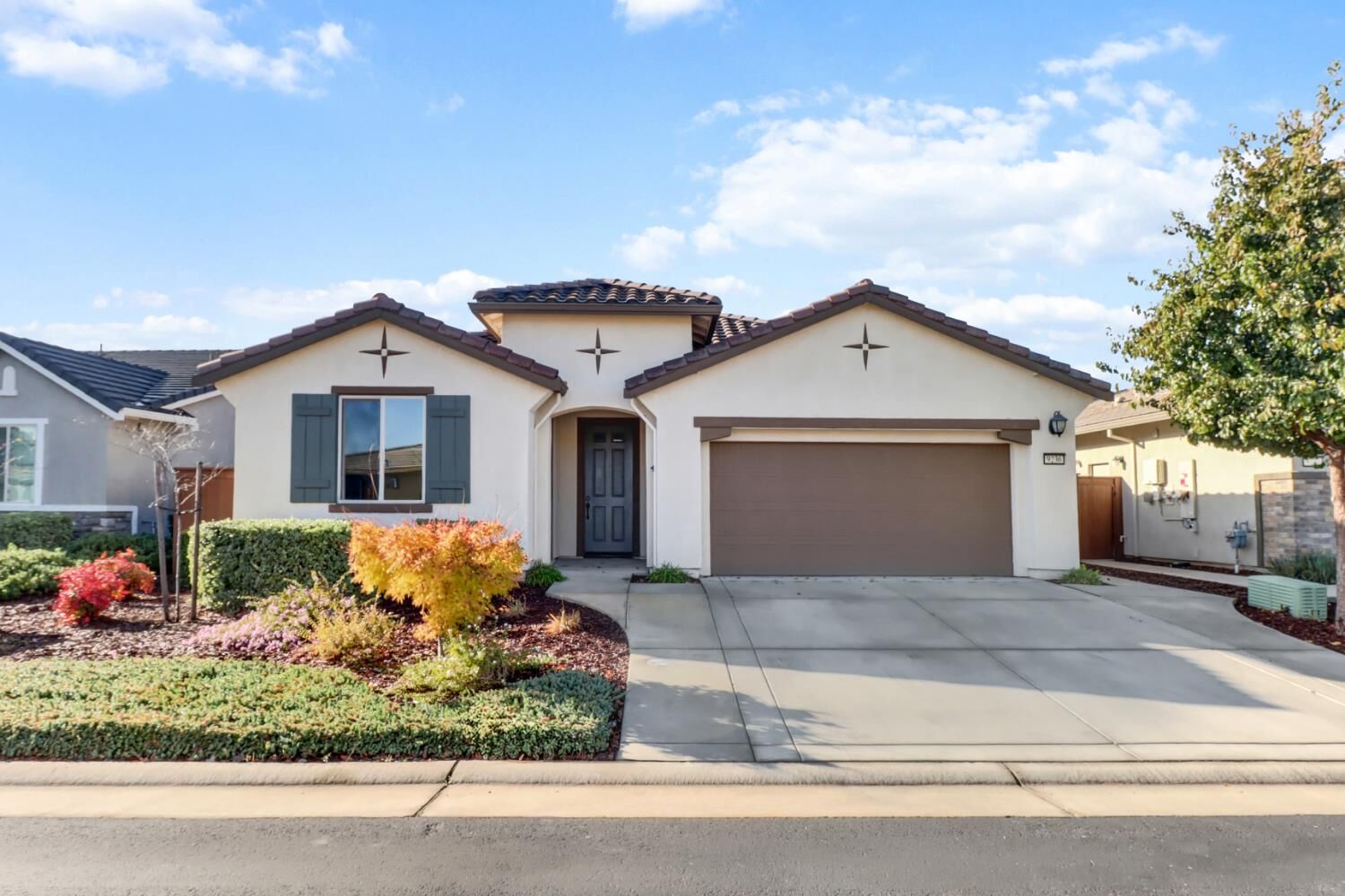 Property Photo: 9236 Summer Holly Way CA 95829