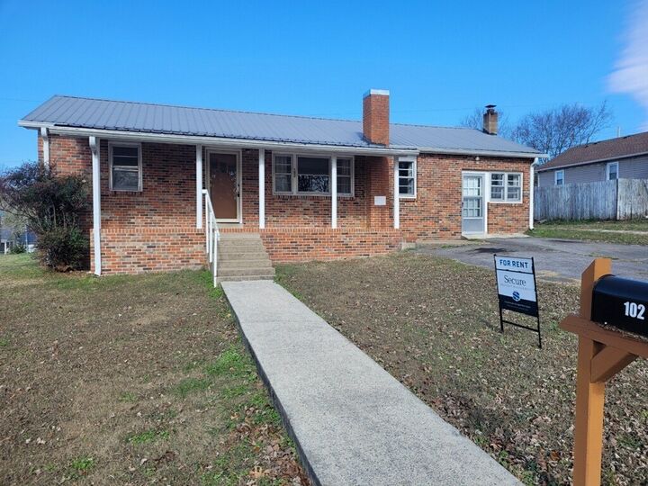 Property Photo: 102 W Colonial St TN 37190