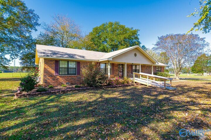 Property Photo:  2405 Shady Grove Lane SW  AL 35603 