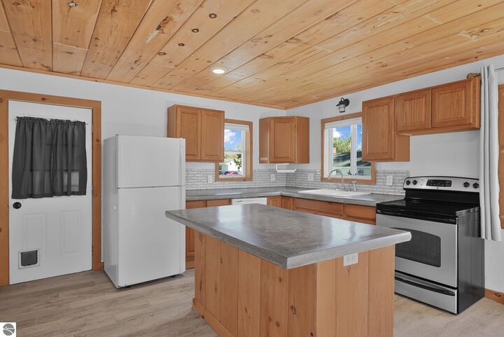 Property Photo:  1402 Chestnut Street  MI 49601 