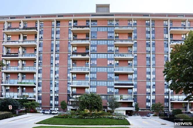 Property Photo: 4 Horizon Road #802 NJ 07024