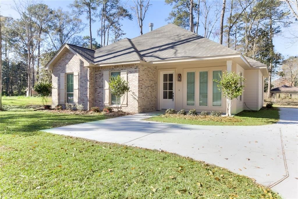 Property Photo: 408 Holm Oak Lane LA 70471