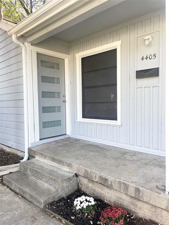 Property Photo: 4405 Almena Road TX 76114