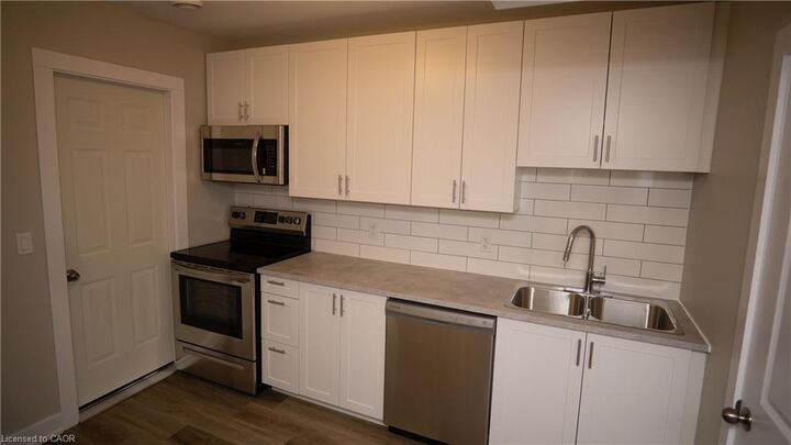 Property Photo:  237 Hellems Avenue 5  ON L3B 3B8 