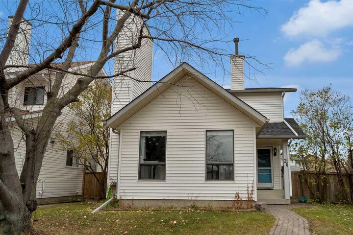 Photo de la propriété:  28 Woodglen Close SW  AB T2W 4N1 