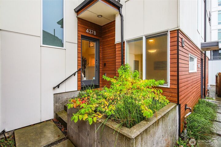 Property Photo:  437 NE 73rd Street B  WA 98115 