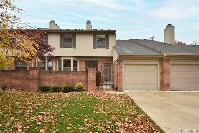 Property Photo: 7296 Green Farm Road MI 48322